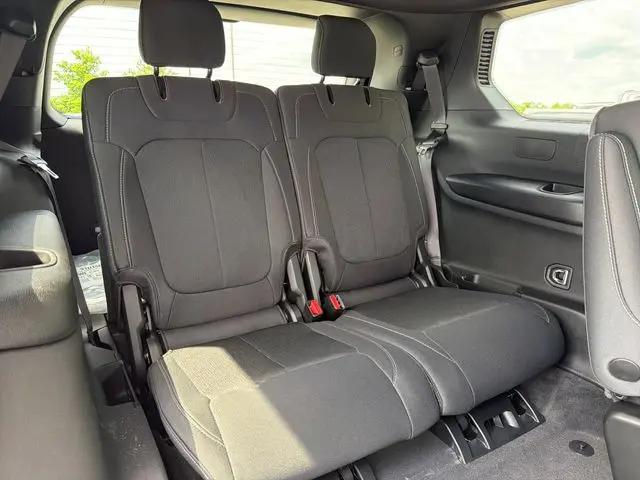 2026 Jeep Grand Cherokee L Laredo 4x4