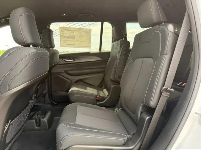2026 Jeep Grand Cherokee L Laredo 4x4