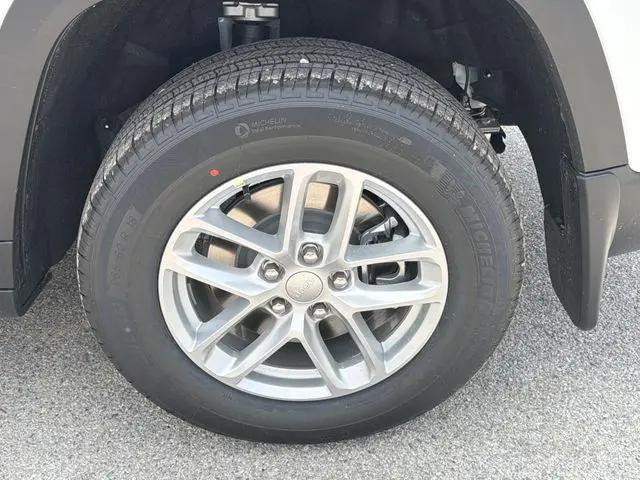 2026 Jeep Grand Cherokee L Laredo 4x4