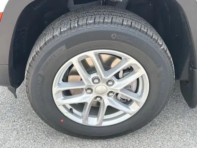 2026 Jeep Grand Cherokee L Laredo 4x4