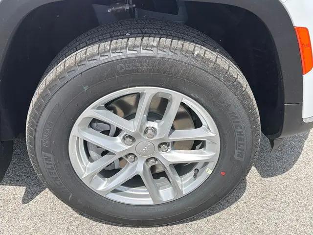 2026 Jeep Grand Cherokee L Laredo 4x4