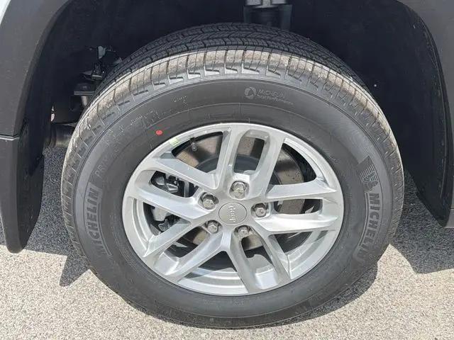 2026 Jeep Grand Cherokee L Laredo 4x4