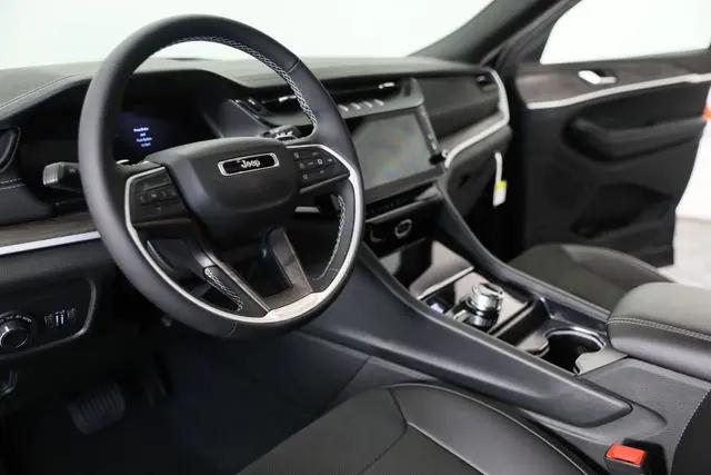 2026 Jeep Grand Cherokee L Altitude 4x4