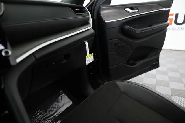 2026 Jeep Grand Cherokee L Altitude 4x4