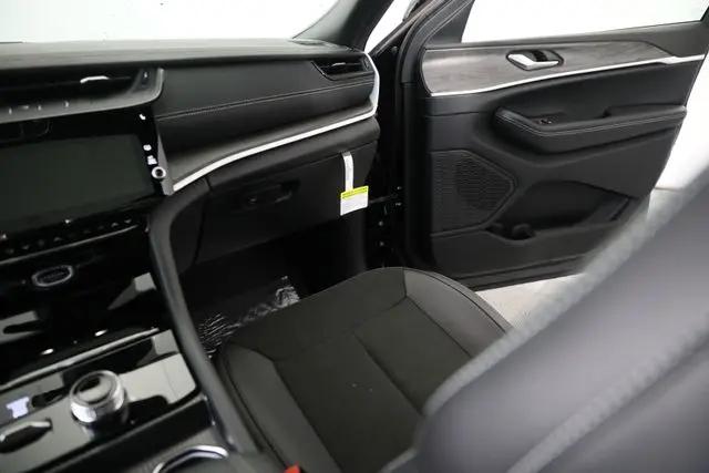 2026 Jeep Grand Cherokee L Altitude 4x4