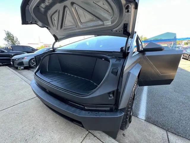2024 Tesla Cybertruck Cyberbeast
