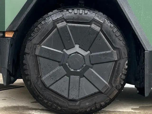 2024 Tesla Cybertruck All-Wheel Drive
