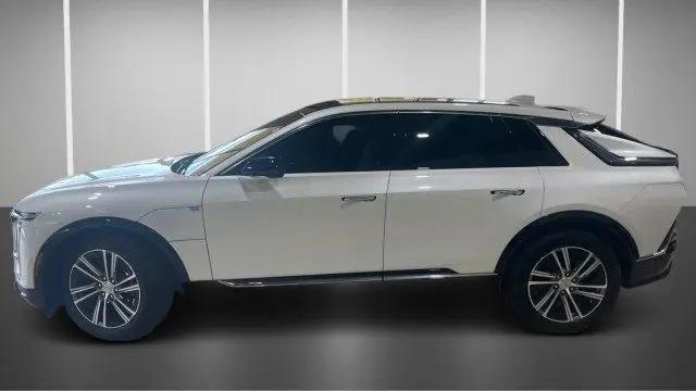 2024 Cadillac iQ Luxury w/1SD