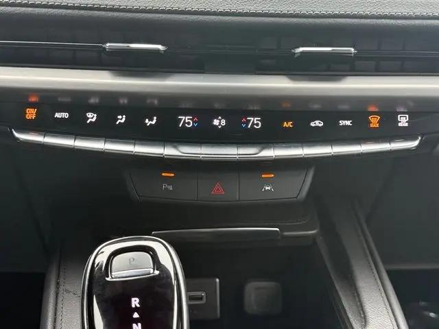 2025 Cadillac XT4 FWD Premium Luxury