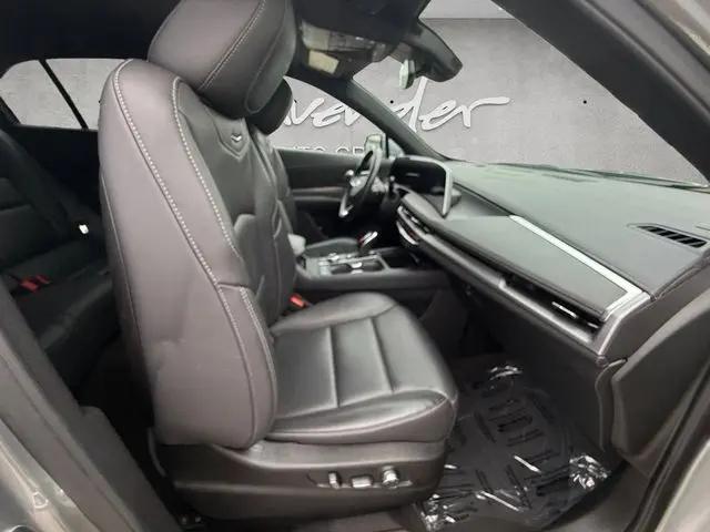 2025 Cadillac XT4 FWD Premium Luxury