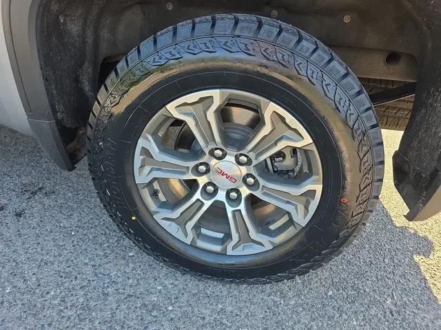 2025 GMC Sierra 1500 4WD Crew Cab Short Box SLT