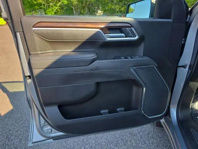 2025 GMC Sierra 1500 4WD Crew Cab Short Box SLT