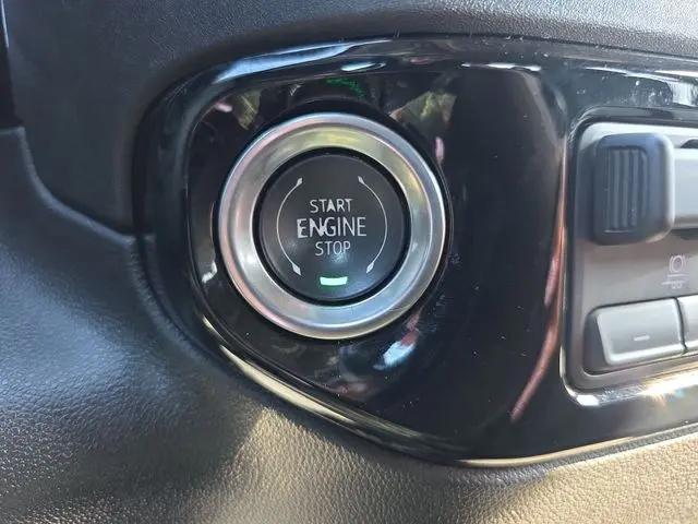 2025 GMC Sierra 1500 4WD Crew Cab Short Box SLT