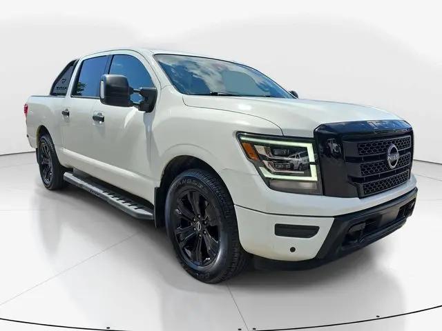 2023 Nissan Titan Crew Cab SV 4x2