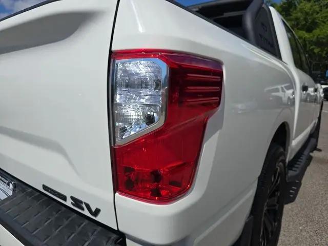 2023 Nissan Titan Crew Cab SV 4x2