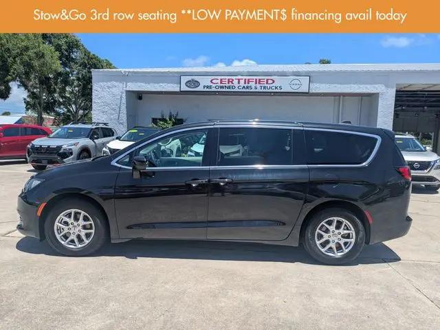 2023 Chrysler Voyager LX