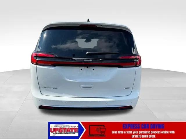 2027 Chrysler Pacifica Select