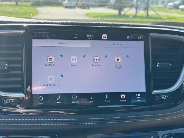 2027 Chrysler Pacifica Select