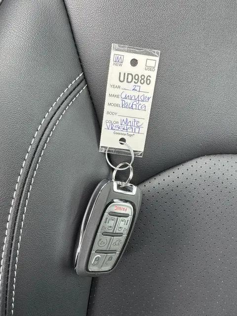 2027 Chrysler Pacifica Select