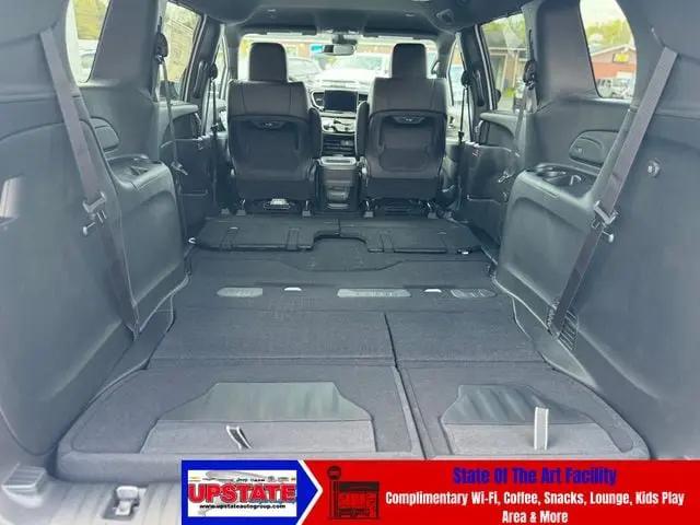 2027 Chrysler Pacifica Select