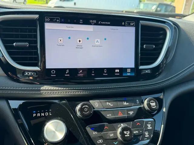 2027 Chrysler Pacifica Select