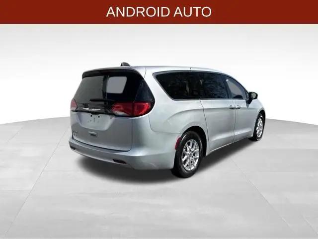 2024 Chrysler Voyager LX