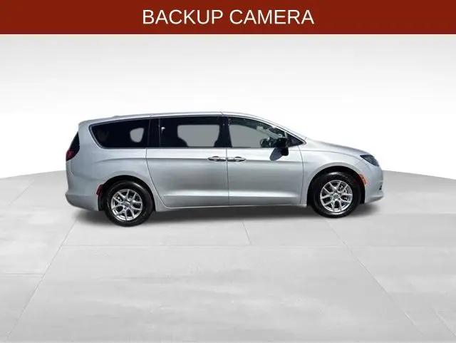 2024 Chrysler Voyager LX