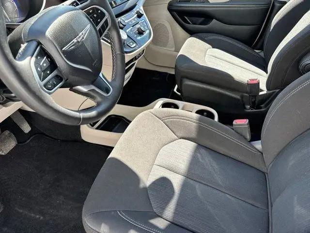 2024 Chrysler Voyager LX