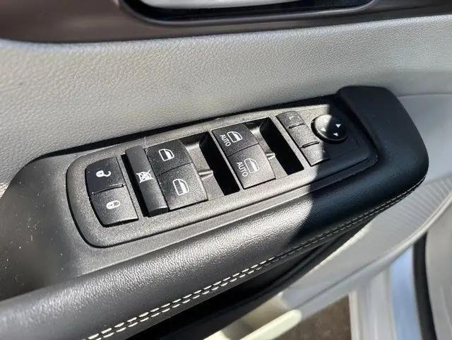 2024 Chrysler Voyager LX