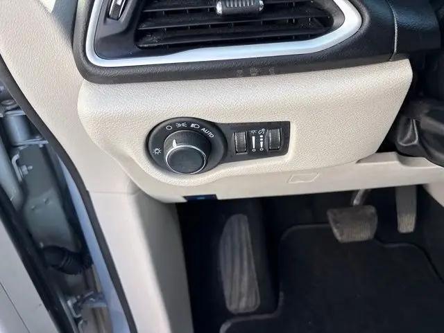 2024 Chrysler Voyager LX