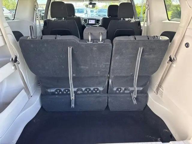 2024 Chrysler Voyager LX