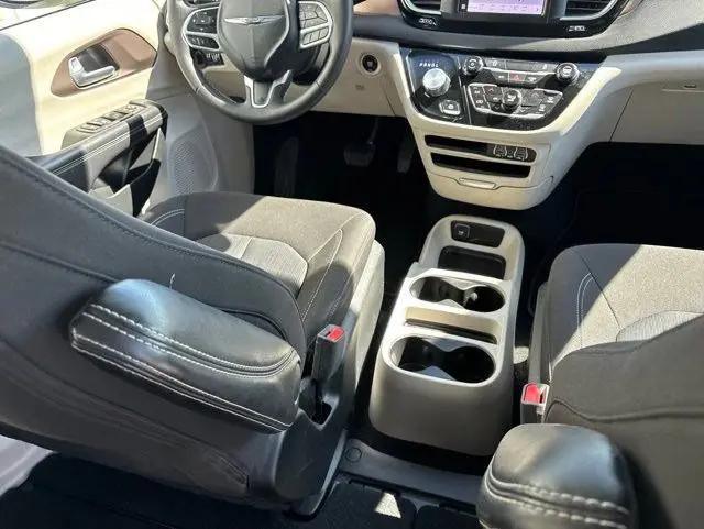 2024 Chrysler Voyager LX