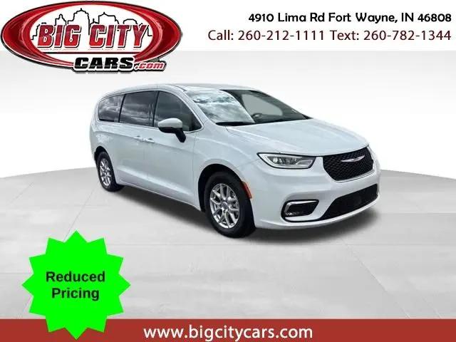 2023 Chrysler Pacifica Touring for sale in Fort Wayne, IN
