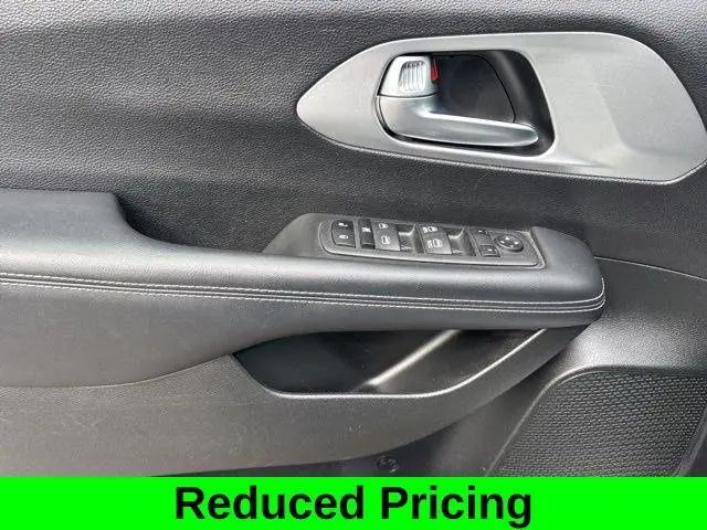2023 Chrysler Pacifica Touring