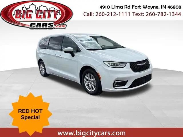 2023 Chrysler Pacifica Touring for sale in Fort Wayne, IN