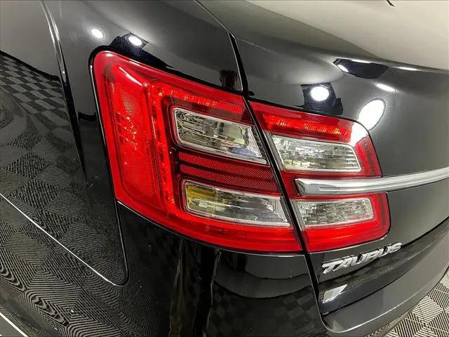 2017 Ford Taurus SE