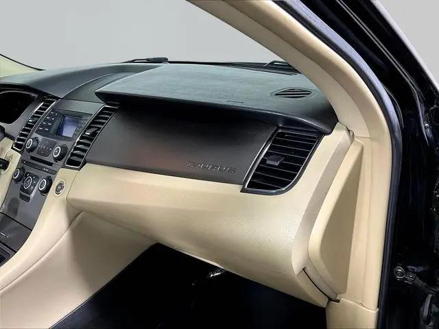 2017 Ford Taurus SE