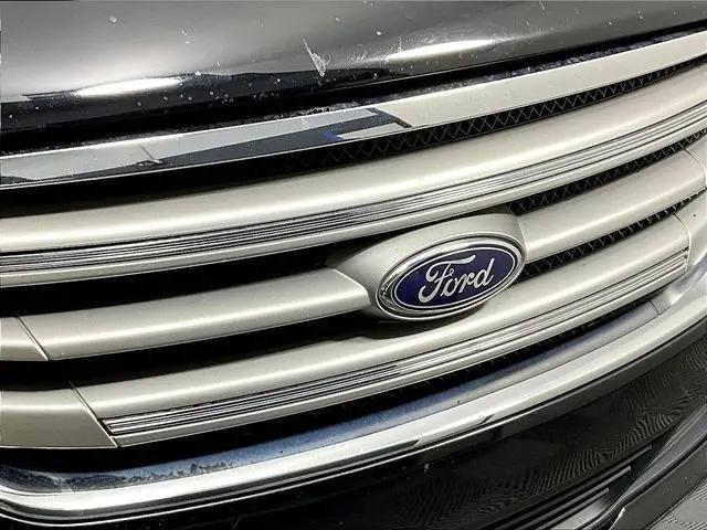 2017 Ford Taurus SE