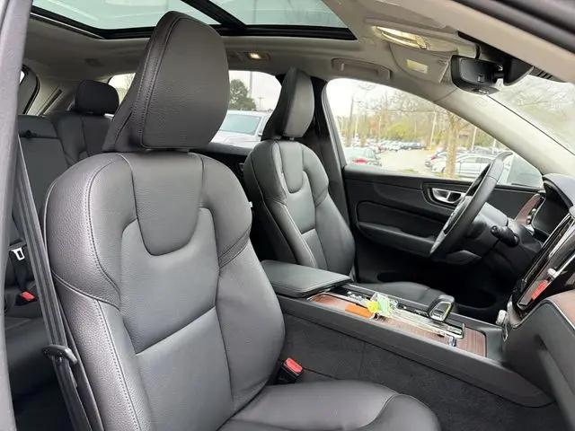 2023 Volvo XC60 Recharge T8 Plus Bright Theme