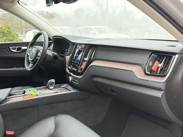 2023 Volvo XC60 Recharge T8 Plus Bright Theme