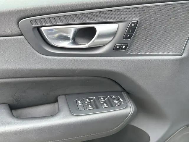 2023 Volvo XC60 Recharge T8 Plus Bright Theme
