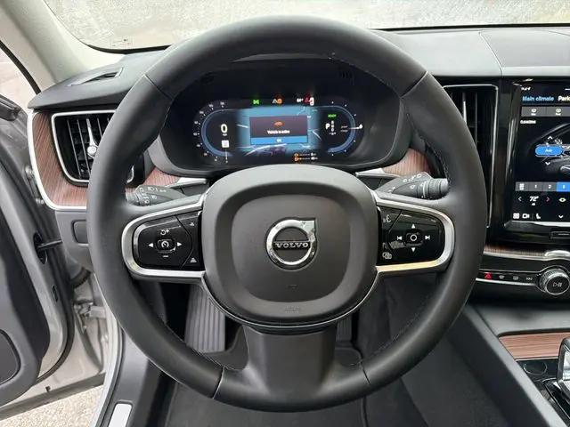 2023 Volvo XC60 Recharge T8 Plus Bright Theme