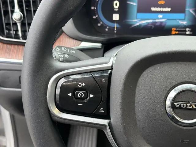 2023 Volvo XC60 Recharge T8 Plus Bright Theme