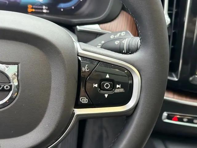 2023 Volvo XC60 Recharge T8 Plus Bright Theme