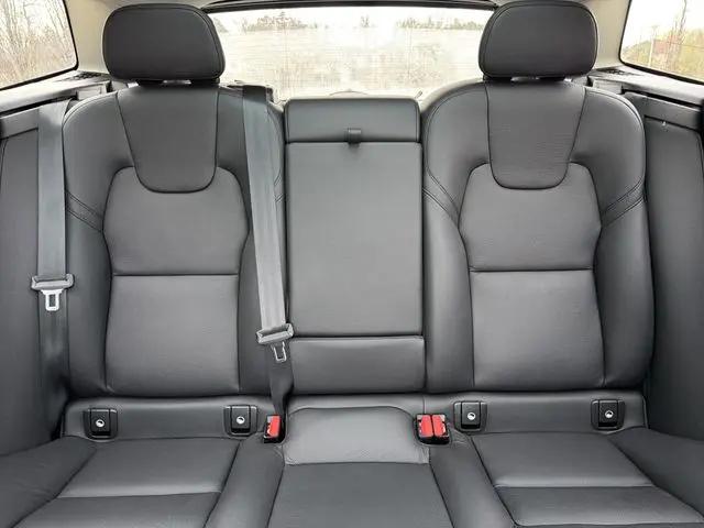 2023 Volvo XC60 Recharge T8 Plus Bright Theme