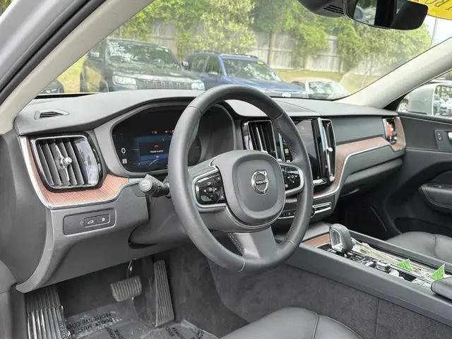 2023 Volvo XC60 Recharge T8 Plus Bright Theme