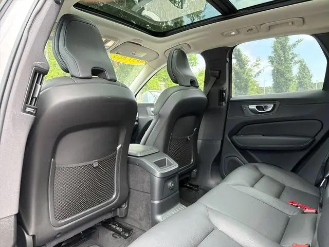 2023 Volvo XC60 Recharge T8 Plus Bright Theme