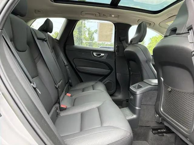 2023 Volvo XC60 Recharge T8 Plus Bright Theme