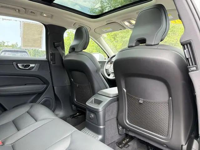 2023 Volvo XC60 Recharge T8 Plus Bright Theme