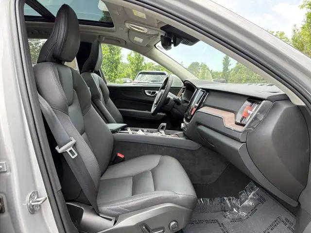 2023 Volvo XC60 Recharge T8 Plus Bright Theme